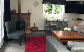 Kanuka Cottage - Tranquil And Relaxing